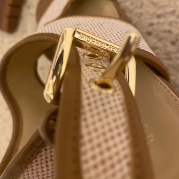 MICHAEL MICHAEL KORS PLATFORMS SIZE 7🎉 - Picture 6 of 12